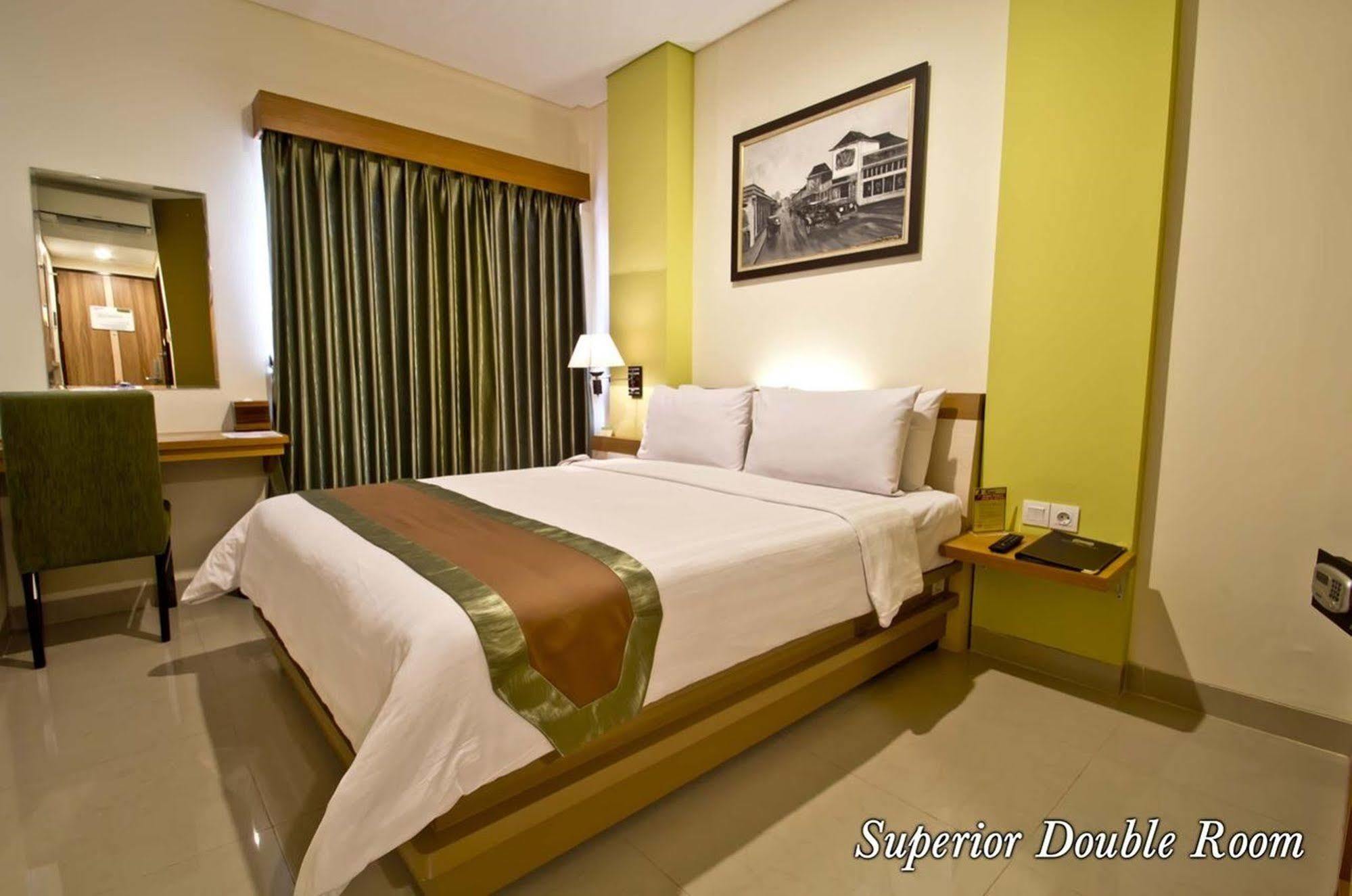 De Batara Hotel Бандунг Экстерьер фото