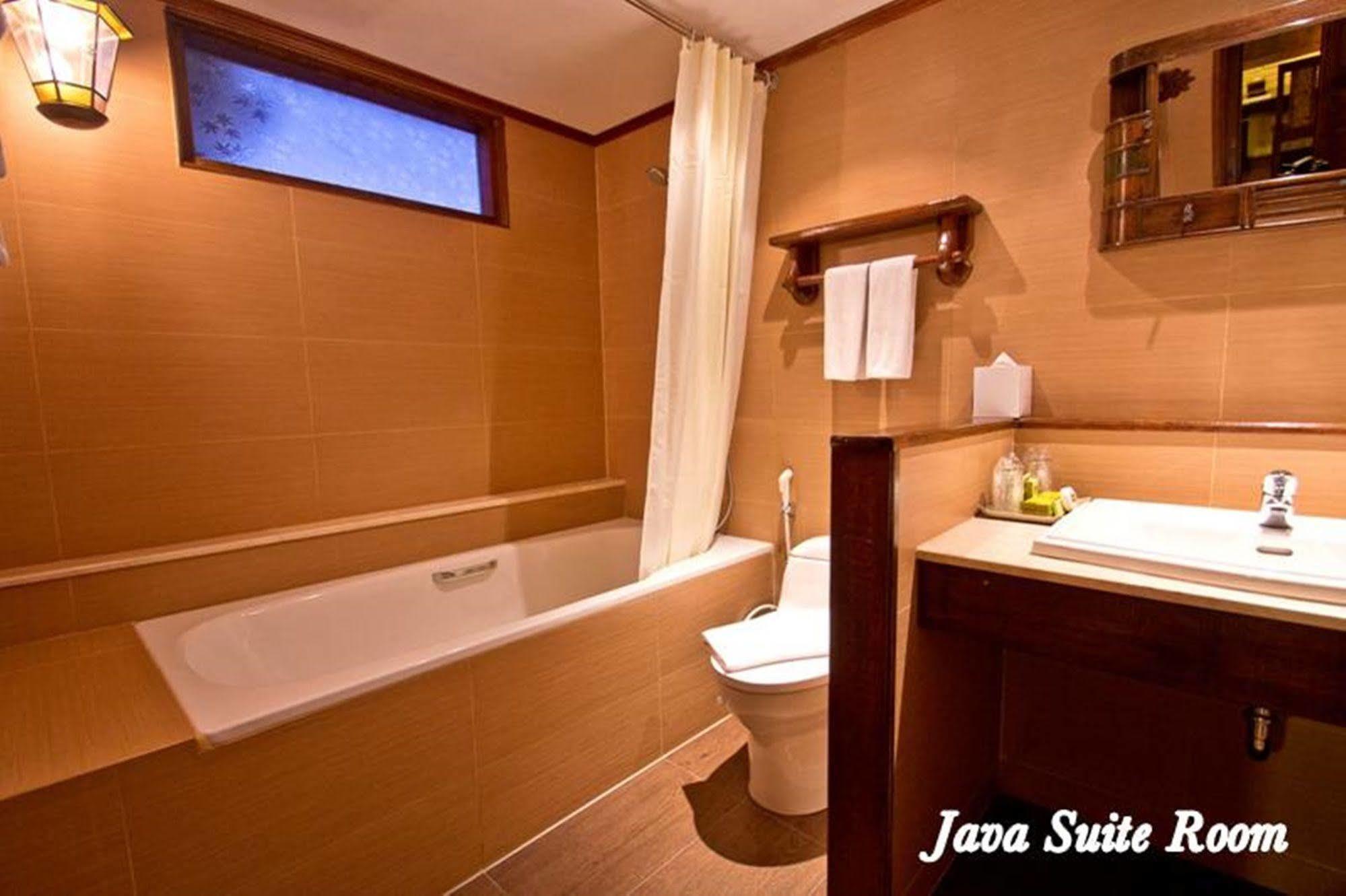 De Batara Hotel Бандунг Экстерьер фото